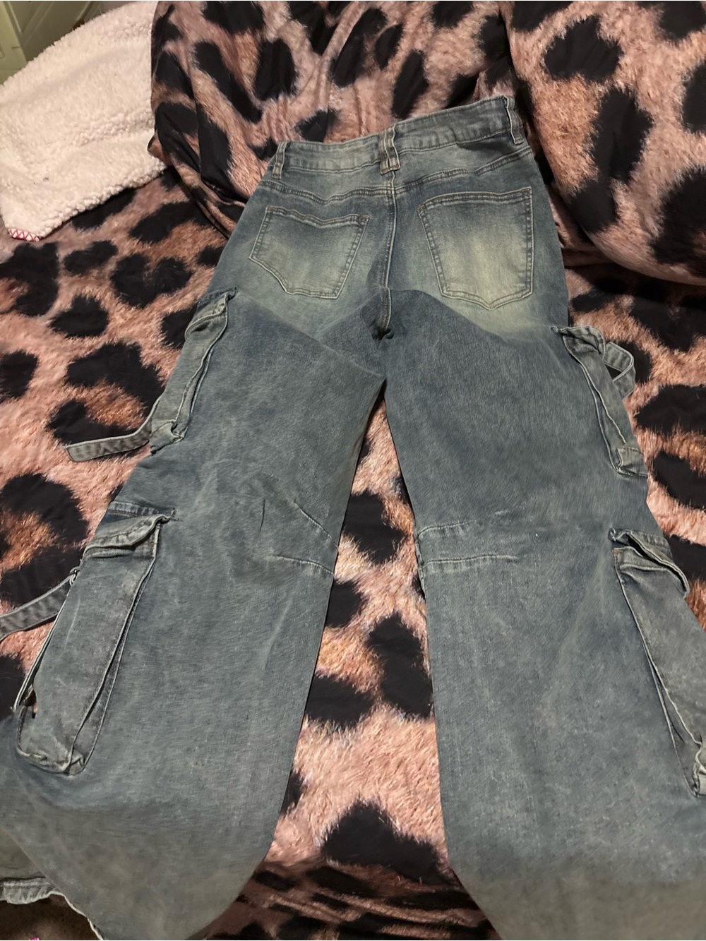 Women’s Washed Cargo Jeans - Gray